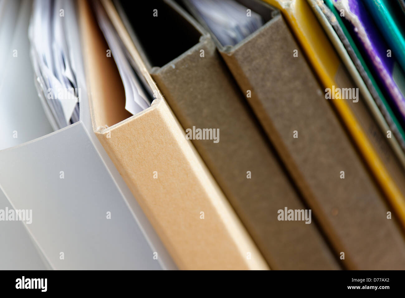 Diversi tipi di file di documenti cartacei Foto Stock