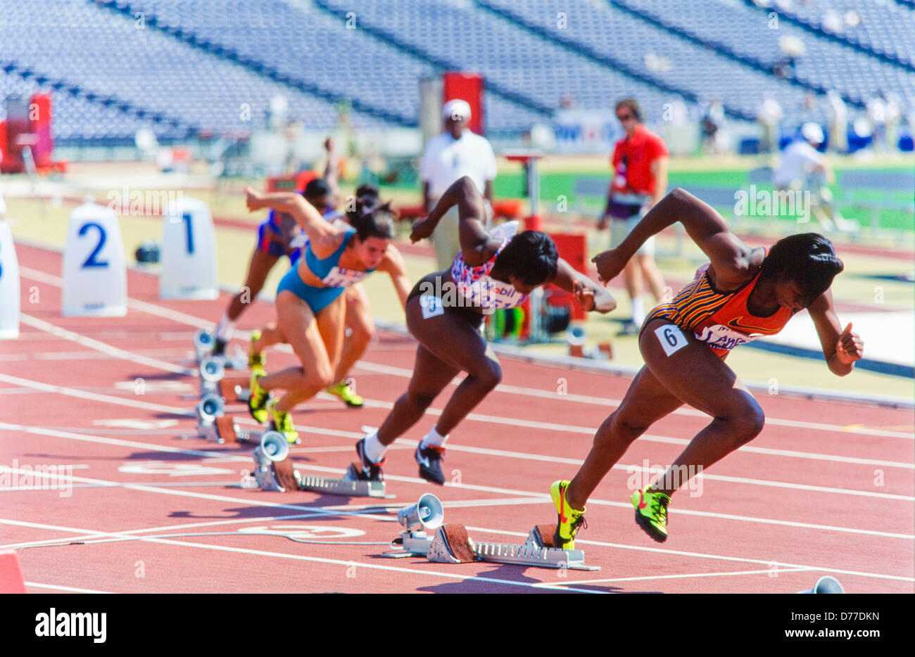 Inizio della gara olimpica, runner donna, in stadium. Atlanta 1996. Foto Stock