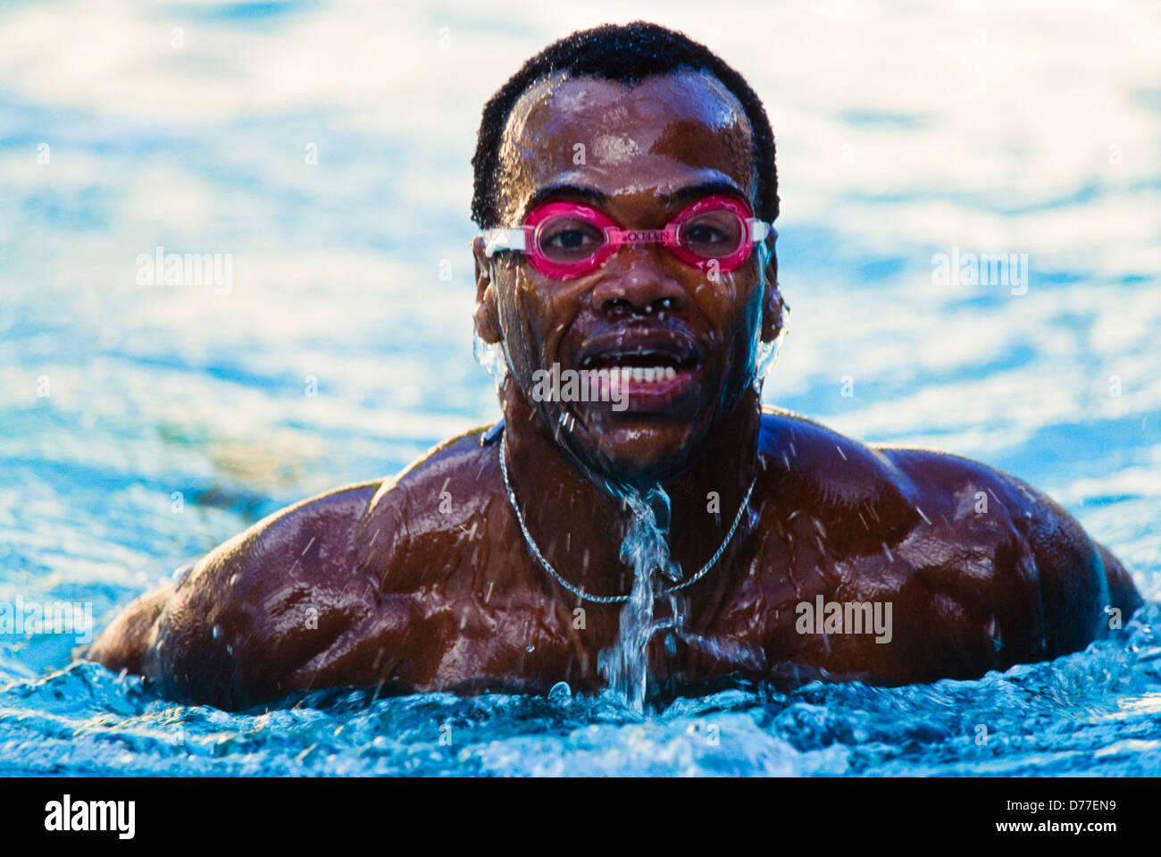 Inizio della gara olimpica, maschio nuotatori, in stadium. Atlanta 1996. Foto Stock