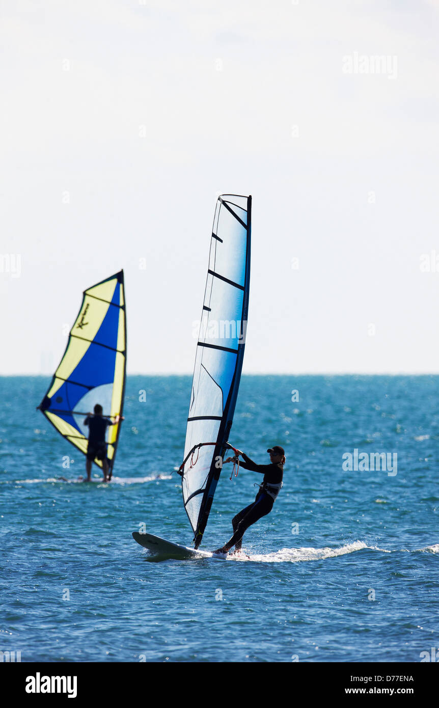 Due persone windsurf in oceano Atlantico Florida USA Foto Stock