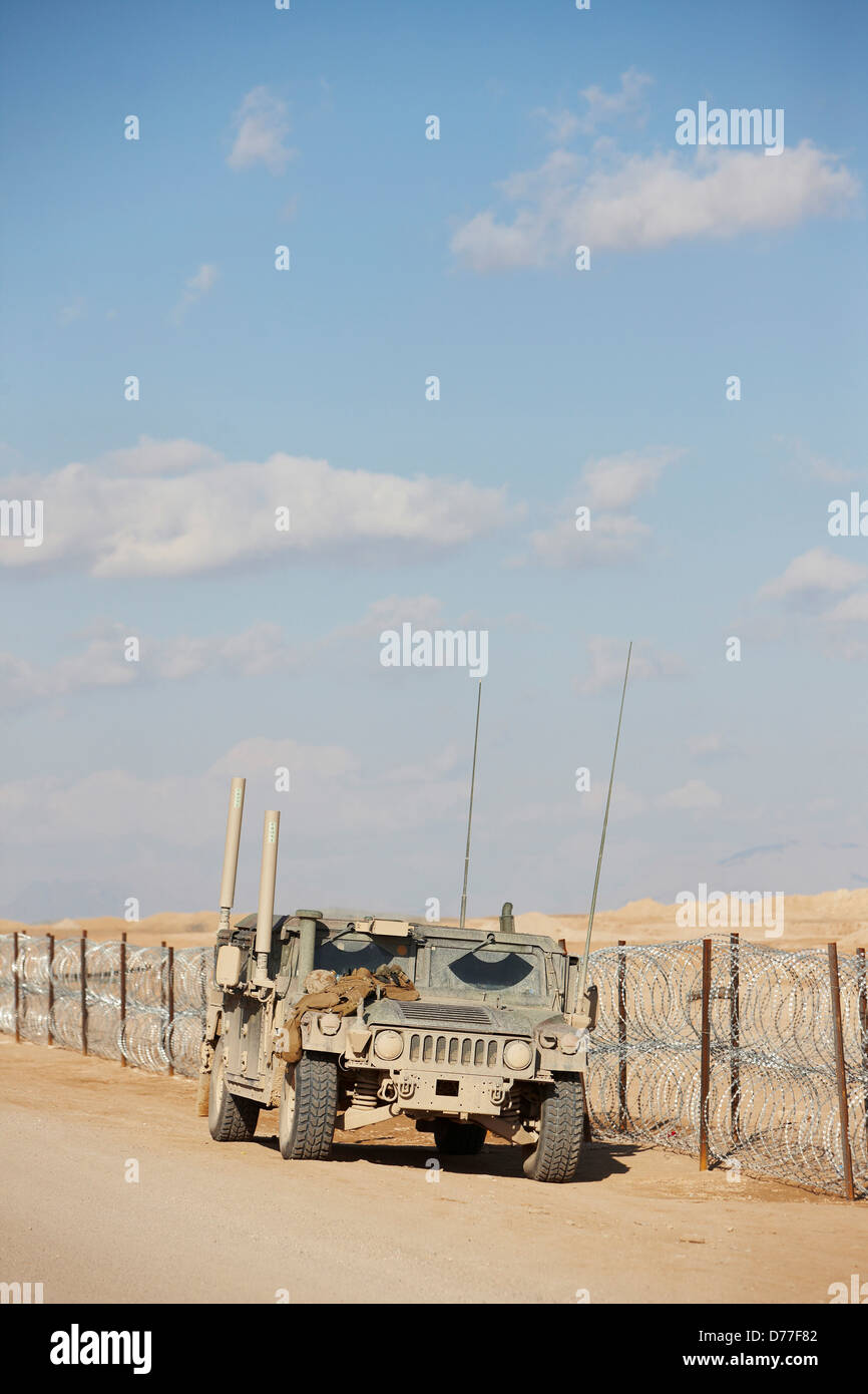 Corpo della Marina degli Stati Uniti HMMWV o elevata mobilità multiuso di veicolo a ruote Humvee Camp Bastion provincia di Helmand in Afghanistan Foto Stock