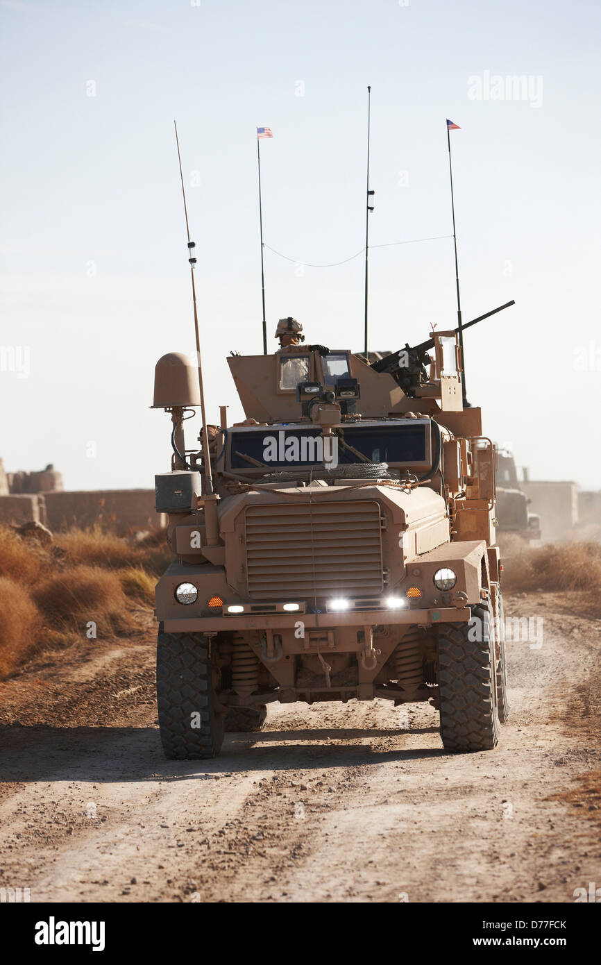 Corpo della Marina degli Stati Uniti MRAP o resistente alla miniera imboscata veicolo protetto durante il funzionamento di combattimento nella provincia di Helmand Foto Stock