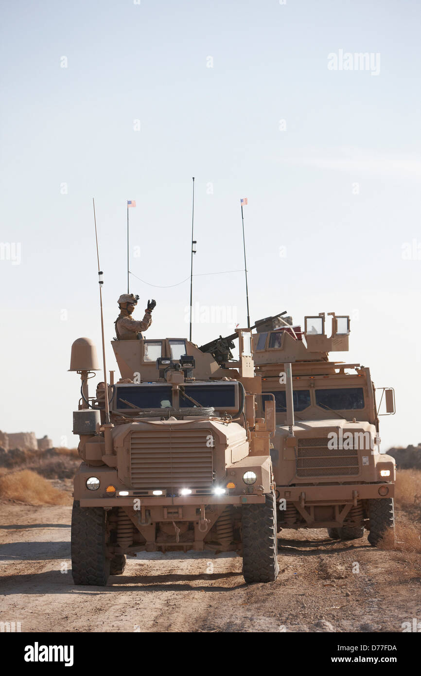 Corpo della Marina degli Stati Uniti MRAP o resistente alla miniera imboscata veicolo protetto durante il funzionamento di combattimento nella provincia di Helmand Foto Stock