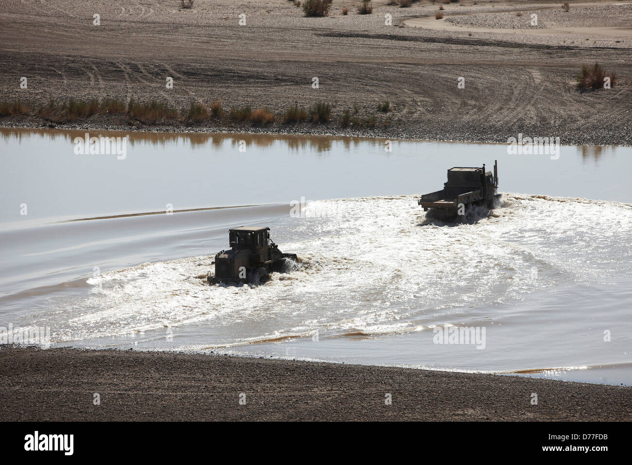 Corpo della Marina degli Stati Uniti di apparecchiature pesanti Attraversamento fiume Helmand provincia di Helmand in Afghanistan Foto Stock