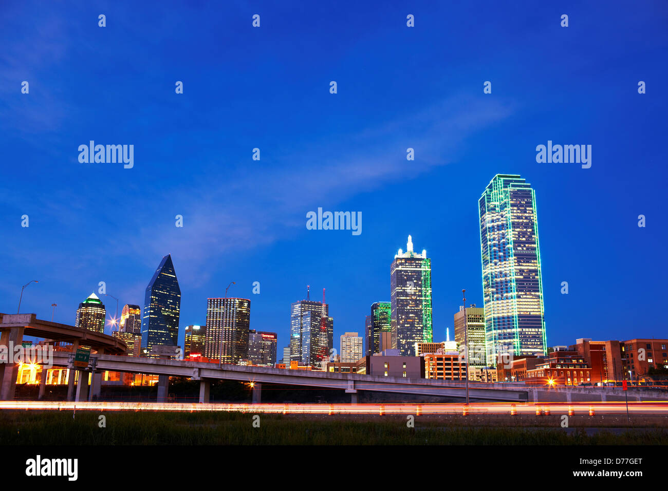 USA Texas Dallas crepuscolo vista sullo skyline della città Bank America Plaza Foto Stock