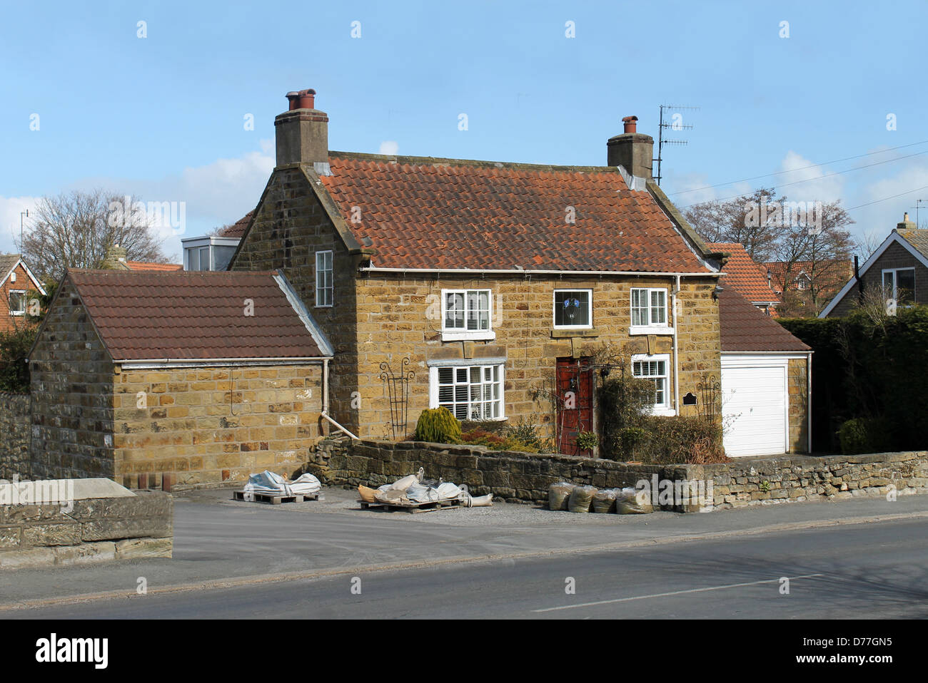Esterno della casa moderna o cottage in campagna, Burniston, Inghilterra. Foto Stock