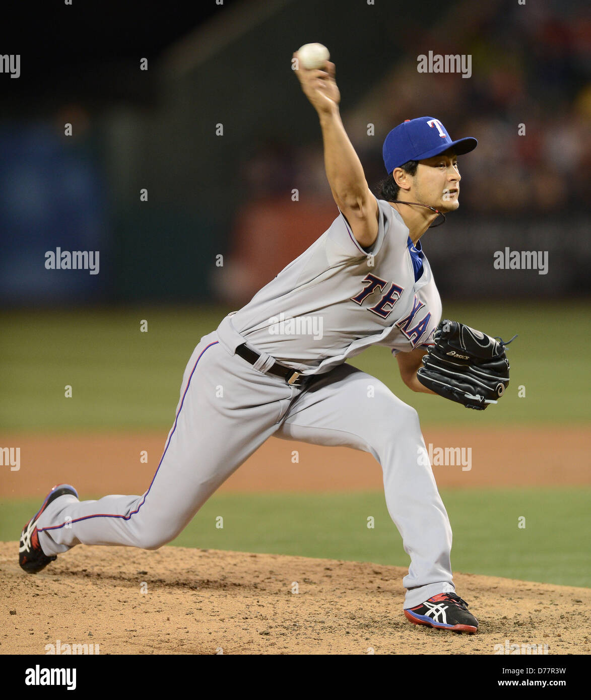 Yu Darvish (rangers), 24 aprile 2013 - MLB : Yu Darvish del Texas Rangers piazzole durante la partita di baseball contro il Los Angeles Angeli a Angel Stadium di Anaheim, California, Stati Uniti. (Foto di AFLO) Foto Stock