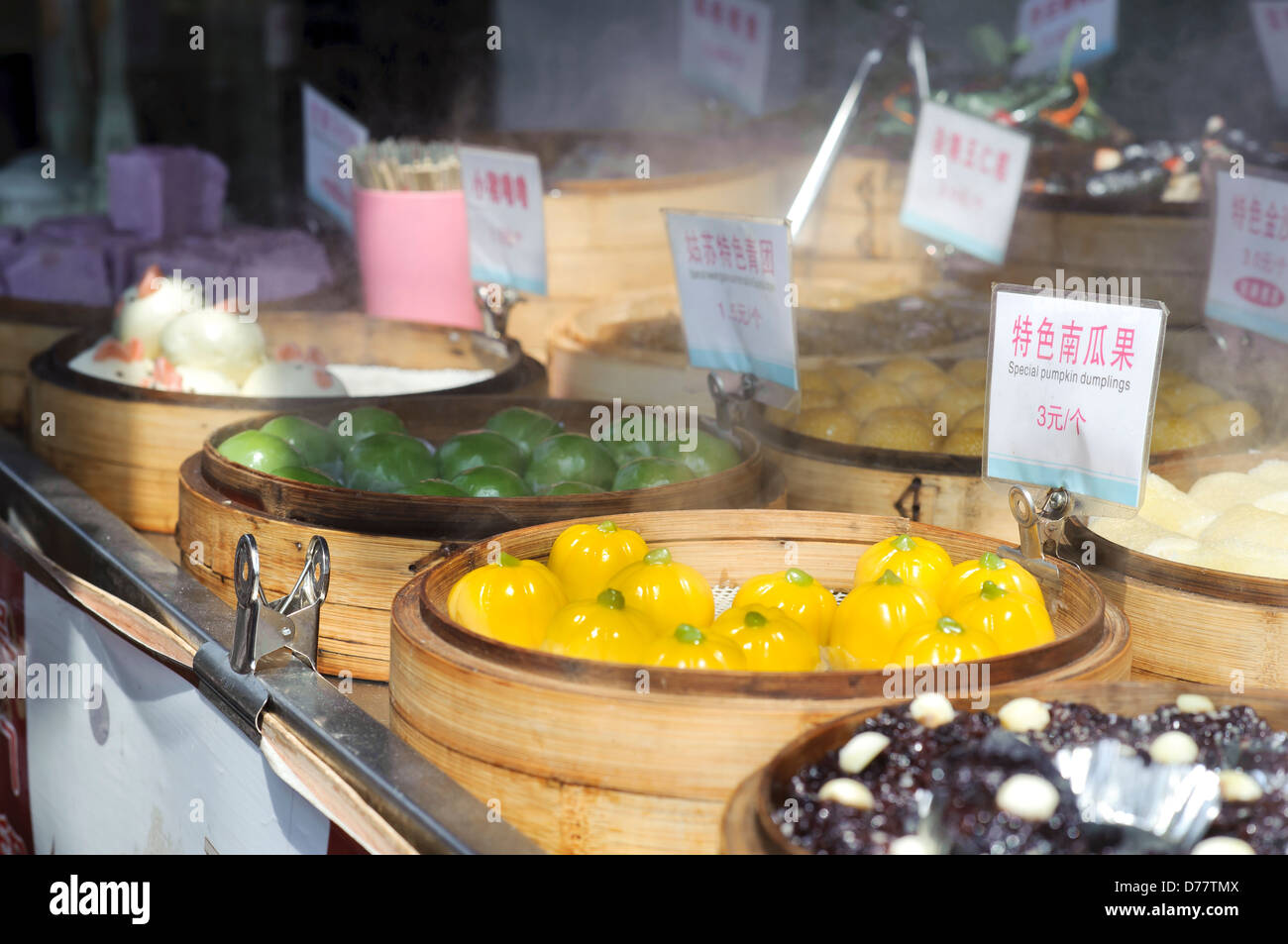 Snack dolce stallo pingjiang sulla antica strada, Suzhou, Cina Foto Stock