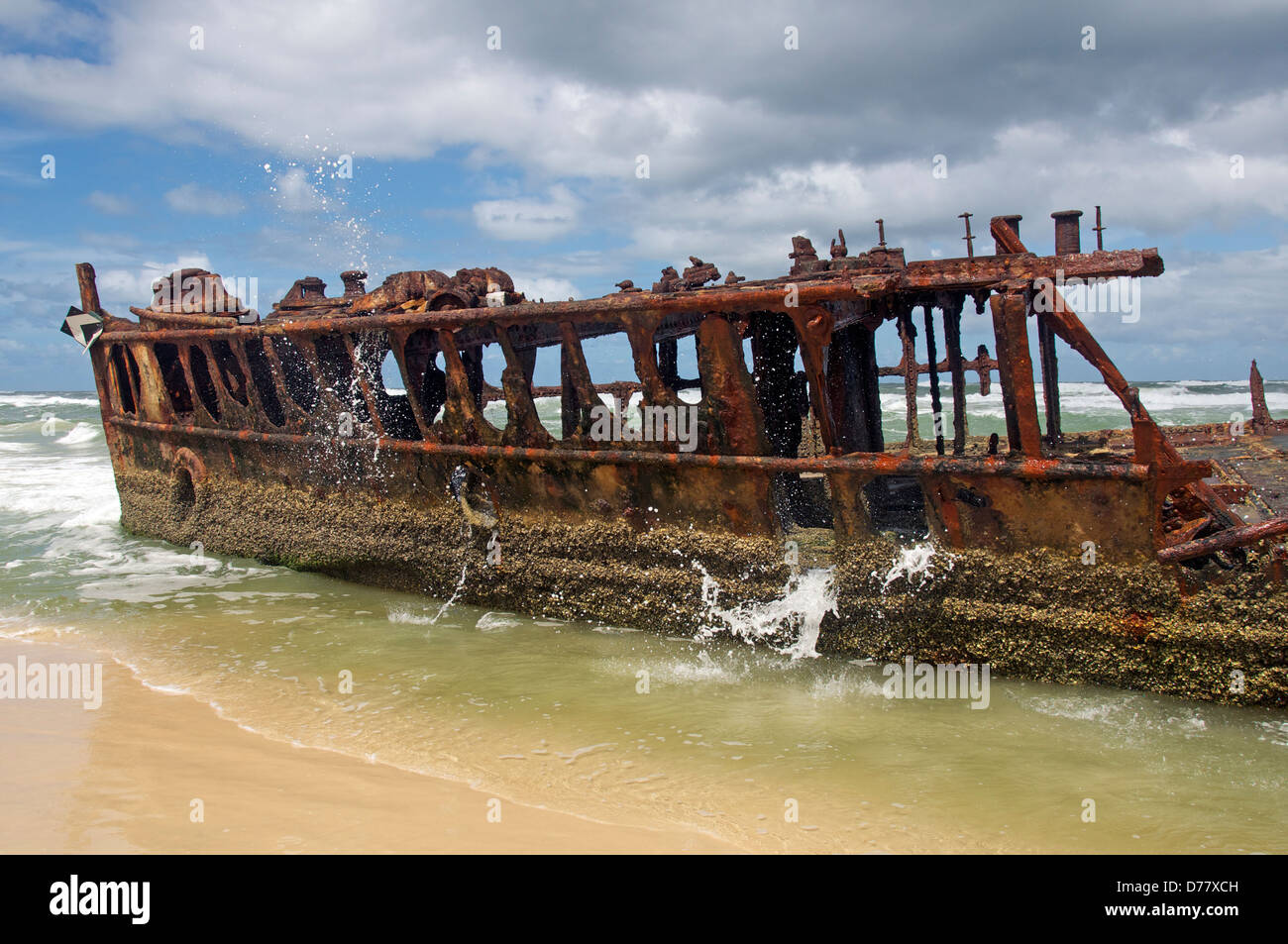 Il relitto della nave Maheno settanta cinque miglia di spiaggia Fraser Island Queensland Australia Foto Stock