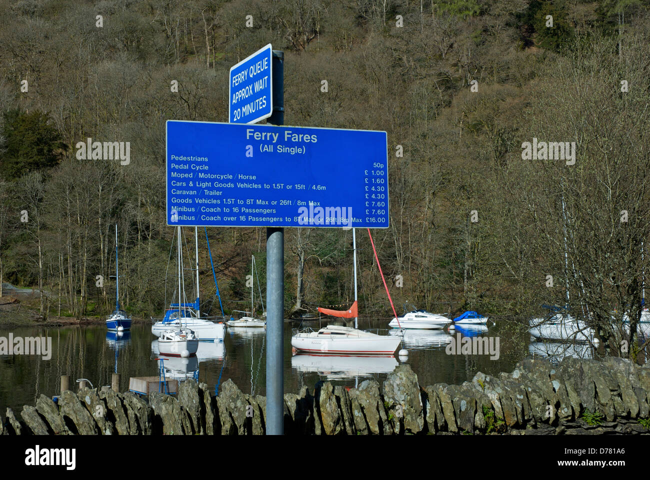 Tariffa dei prezzi per il Windermere ferry, Parco Nazionale del Distretto dei Laghi, Cumbria, England Regno Unito Foto Stock
