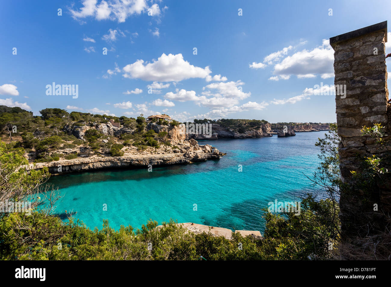 PALMA - circa 2013: Bay in Palma de Mallorca con un incredibile mare in una giornata di sole Foto Stock