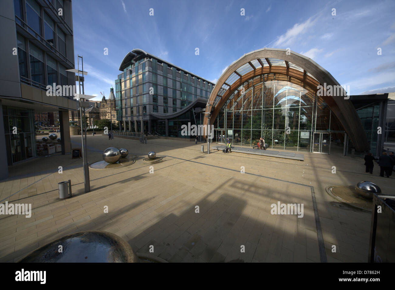 Millennium Square , Sheffield che mostra il giardino di inverno Foto Stock