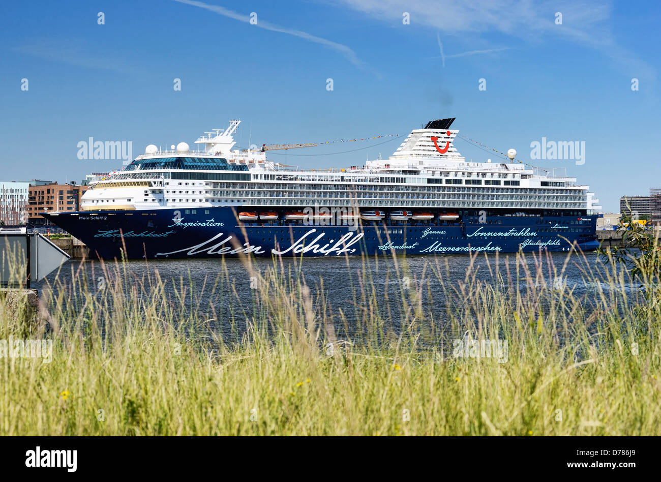 La nave di crociera la mia nave 2 in terminal crociere nel porto di Amburgo, Germania, Europa Foto Stock