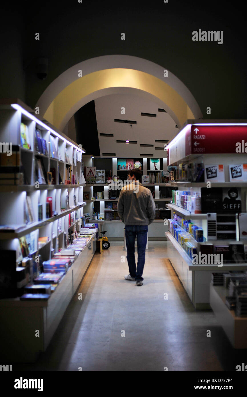Il design libreria Bookàbar chiamato a Roma all'interno del Palazzo delle  Esposizioni Foto stock - Alamy