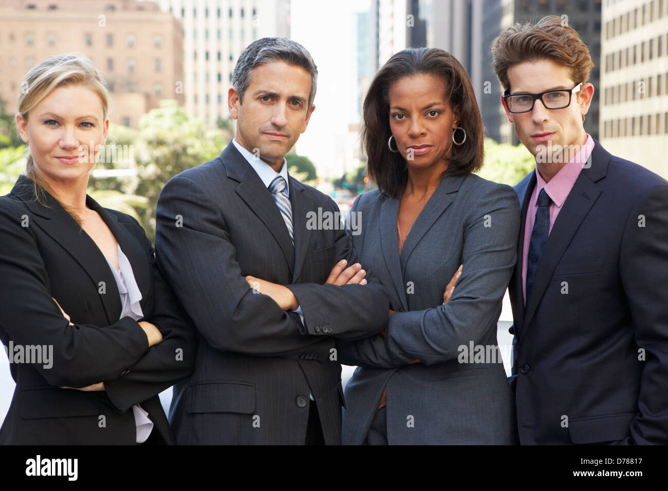 Ritratto di quattro colleghi di lavoro fuori ufficio Foto Stock