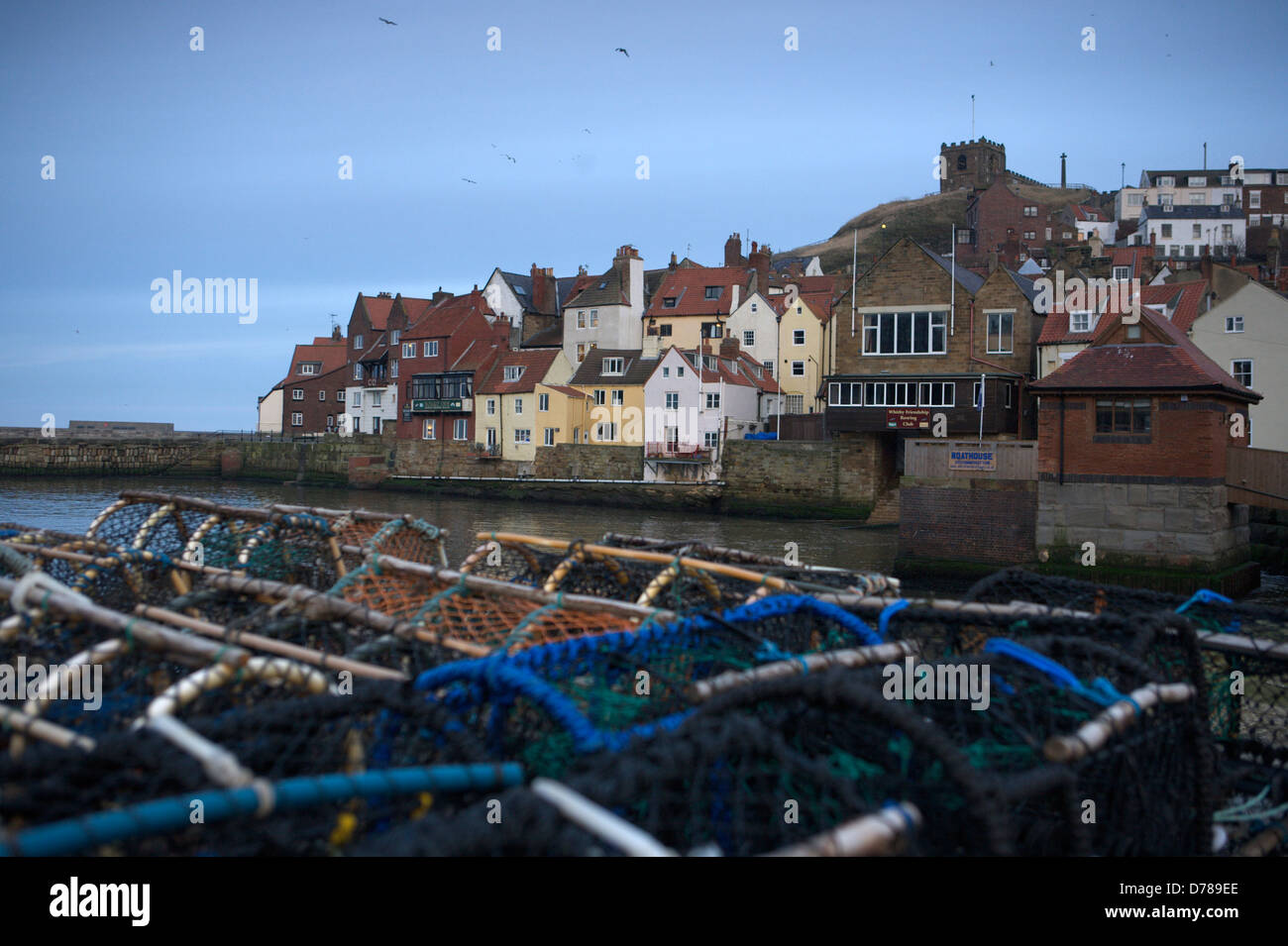 Whitby è una città di mare, porto e parrocchia civile nel quartiere di Scarborough e contea inglese del North Yorkshire. Foto Stock