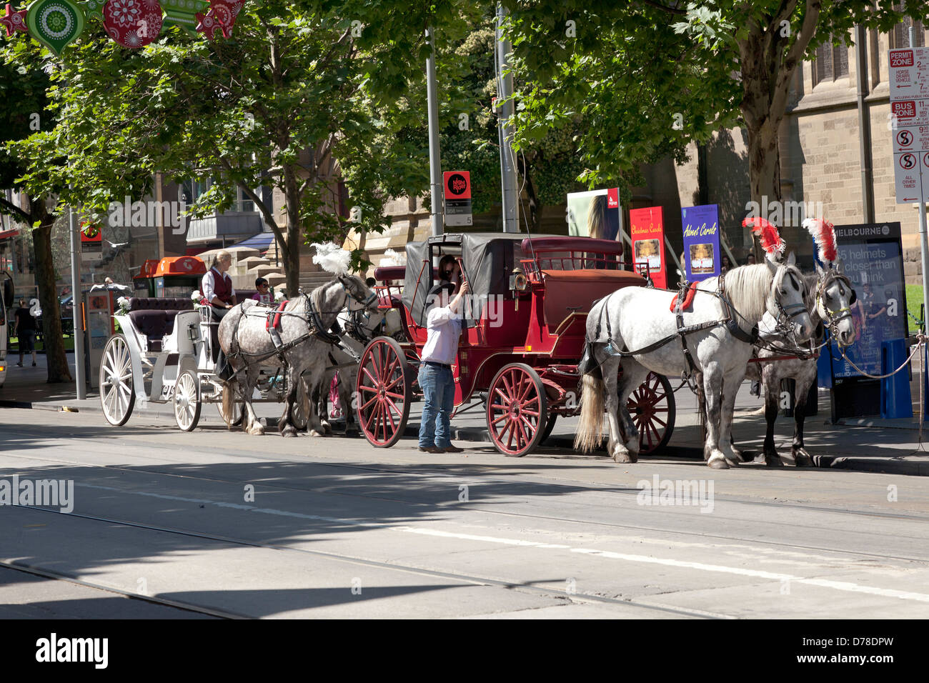 Carrozze trainate da cavalli per le strade di Melbourne, Victoria, Australia Foto Stock