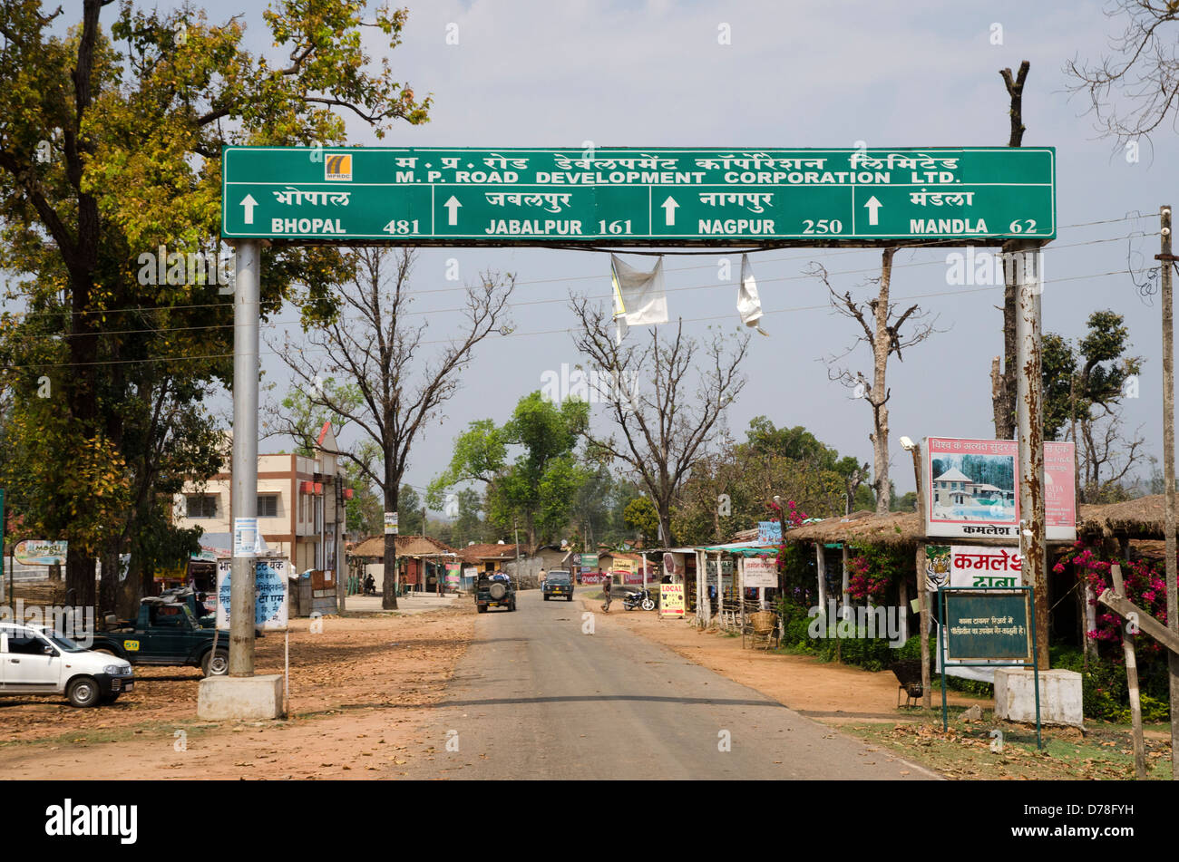 Cartello stradale,strada corporation per lo sviluppo,moka village,Madhya Pradesh, India Foto Stock
