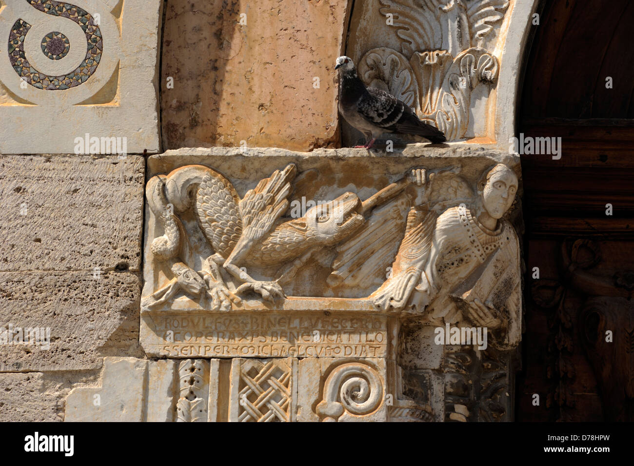 Italia, Umbria, Bevagna, Piazza Silvestri, chiesa di San Michele Foto Stock