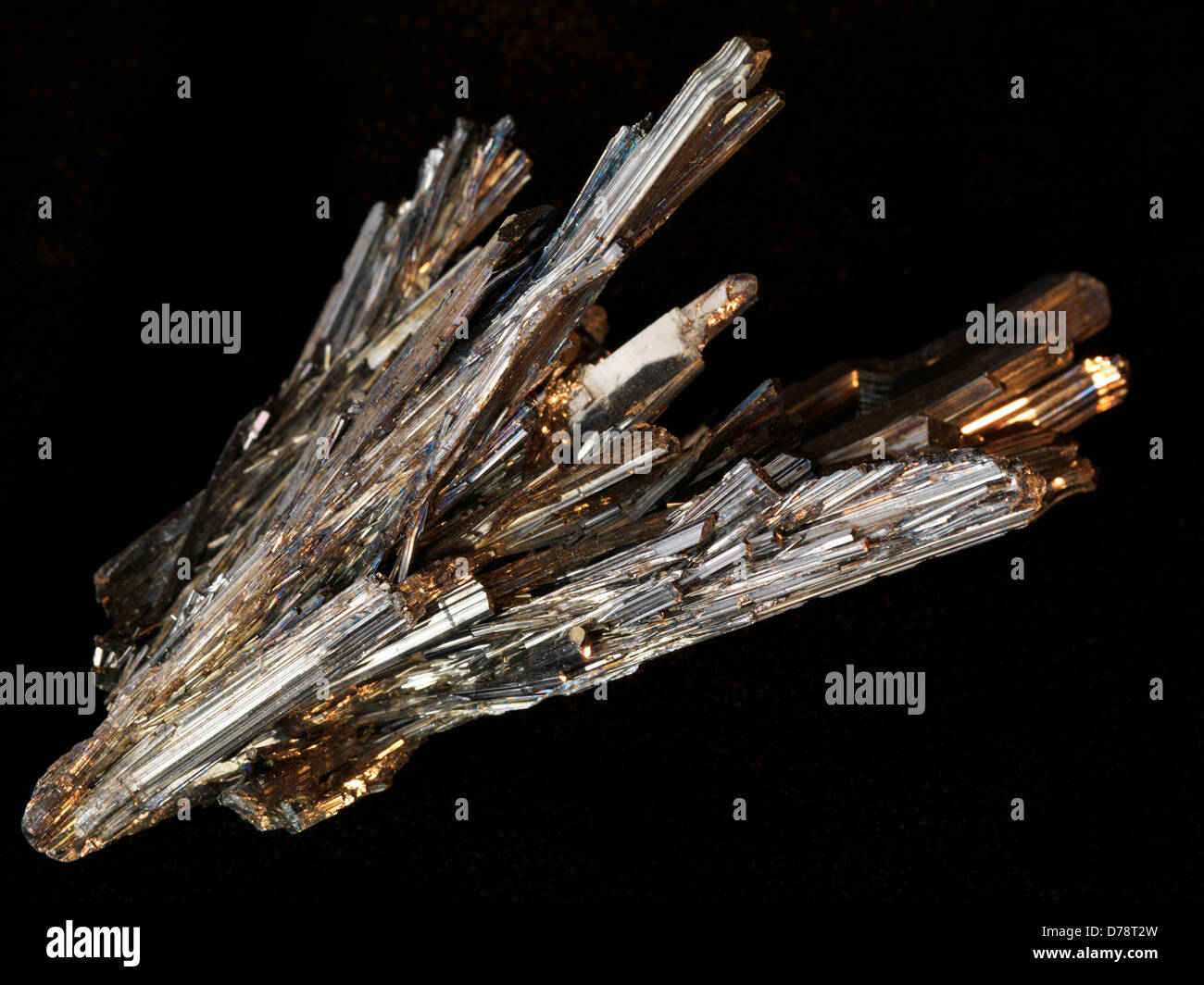 Cristalli Stibnite Wuling Miniera di antimonio Xinning provincia di Jiangxi Cina. 70mmx40mmx30mm Foto Stock
