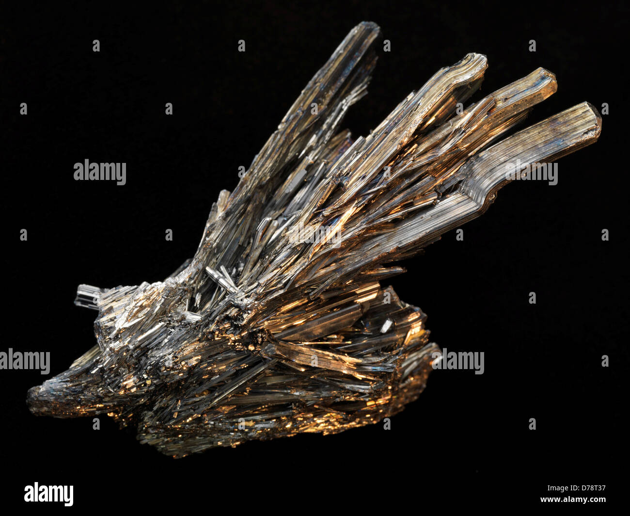 Cristalli Stibnite Wuling Miniera di antimonio Xinning provincia di Jiangxi Cina. 70mmx40mmx30mm Foto Stock