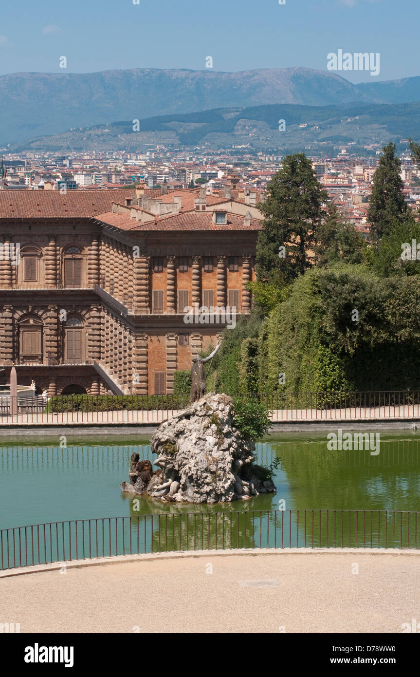 L'Italia, Truscany, Firenze, Giardino dei Boboli Giardino Fontana sfondo Palazzo Pitti Palace Foto Stock