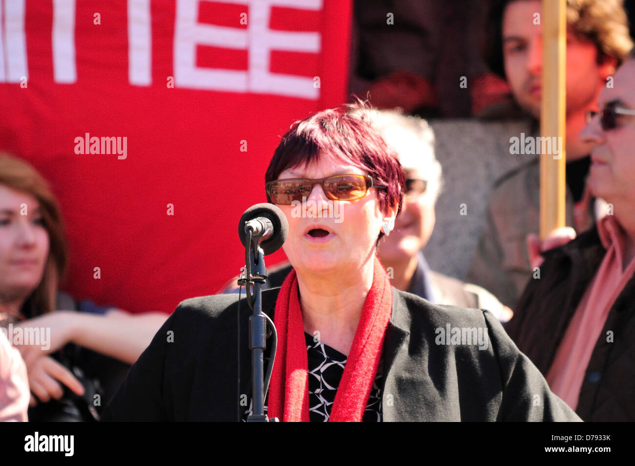 Londra, Regno Unito. Il 1 maggio 2013. Giorno di maggio dimostrazione, Trafalgar Square. Christine soffiante - Segretario generale, l'Unione nazionale degli insegnanti Foto Stock