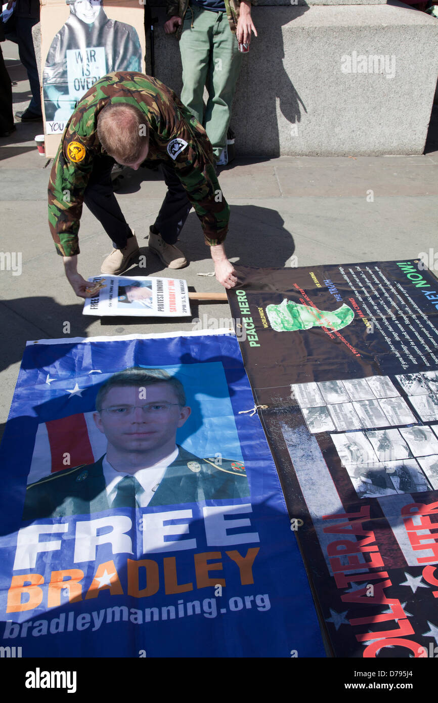 Giorno di maggio Rally 1 Maggio 2013 - Free Bradley Manning attivisti - London REGNO UNITO Foto Stock