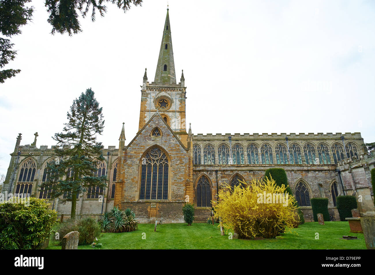 Chiesa della Santa Trinità dove Shakespeare è stato battezzato ed è sepolto a Stratford Upon Avon Warwickshire, Regno Unito Foto Stock