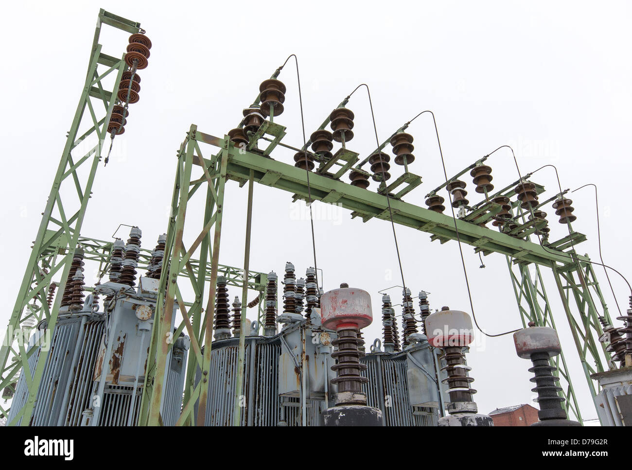 Vecchio power line tralicci presso il Museo della tecnologia di "Città Vecchia" Helsinki, Finlandia Foto Stock