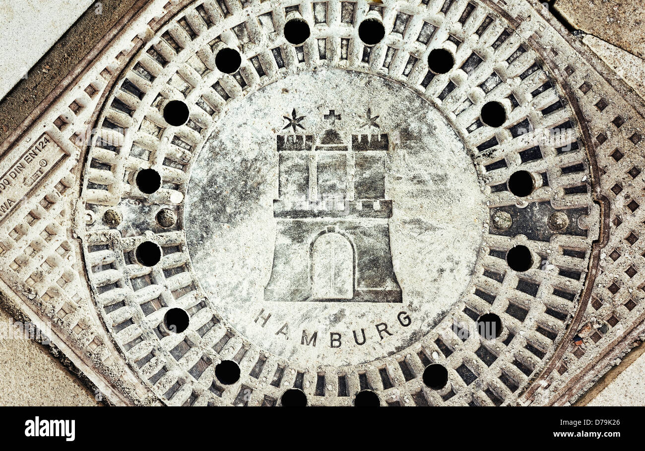 Canal coperchio con Amburgo stemma comunale , Kanaldeckel mit Hamburger Stadtwappen Foto Stock