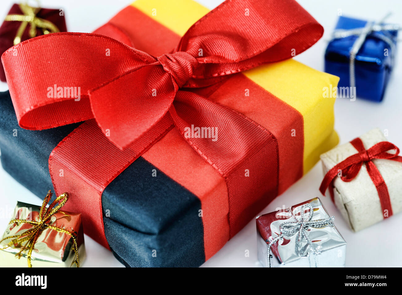 Presente in tedesco colori nazionali, fiscali abbassamento , Geschenk in deutschen Nationalfarben, Steuersenkung Foto Stock