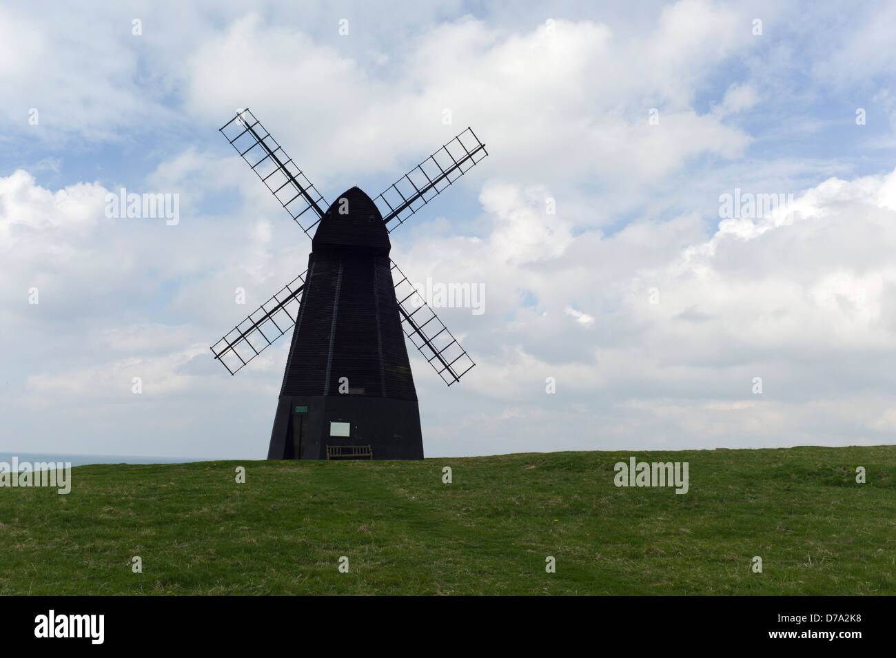 Grado 11 elencati Smock Mill,Windmill, Beacon Mill, Rottingdean, Sussex Foto Stock