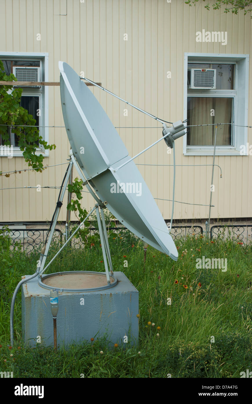 Le comunicazioni via satellite antenna al cosmodromo di Baikonur Kazakistan Foto Stock