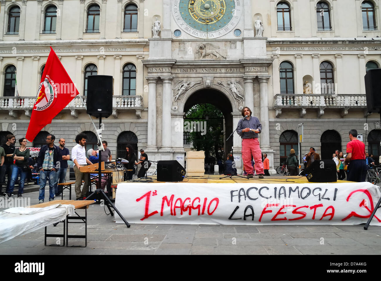 Padova, Italia, il 1 maggio 2013. Caso del Partito comunista contro il governo costituito da Enrico Letta PD - PDL. Foto Stock