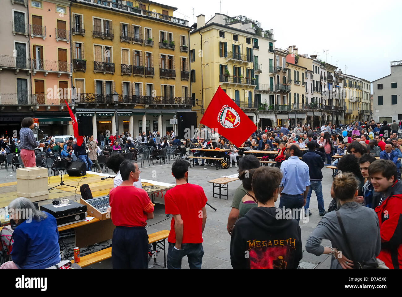Padova, Italia, il 1 maggio 2013. Caso del Partito comunista contro il governo costituito da Enrico Letta PD - PDL. Foto Stock