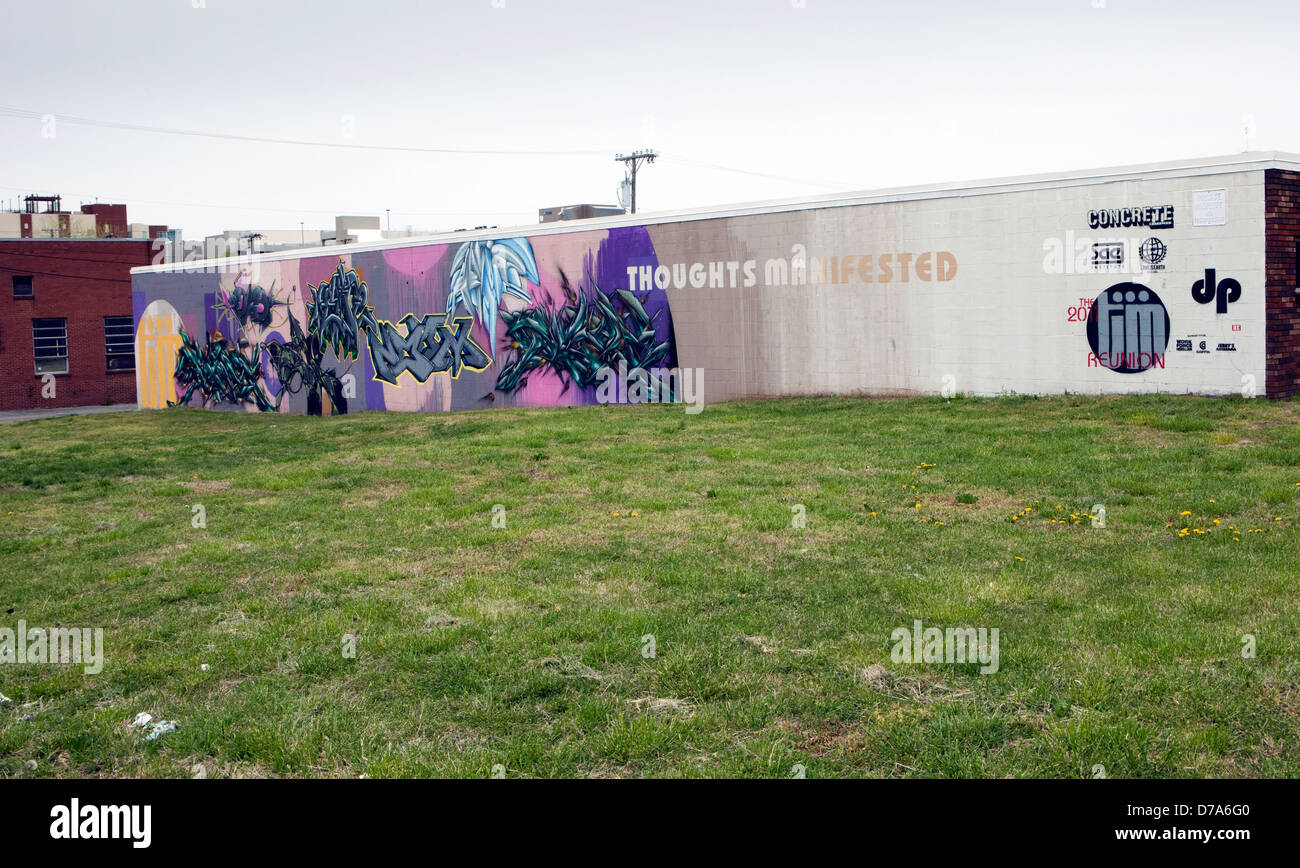 Un murale è visto su otto avenue a sud di Nashville, Tennessee Foto Stock