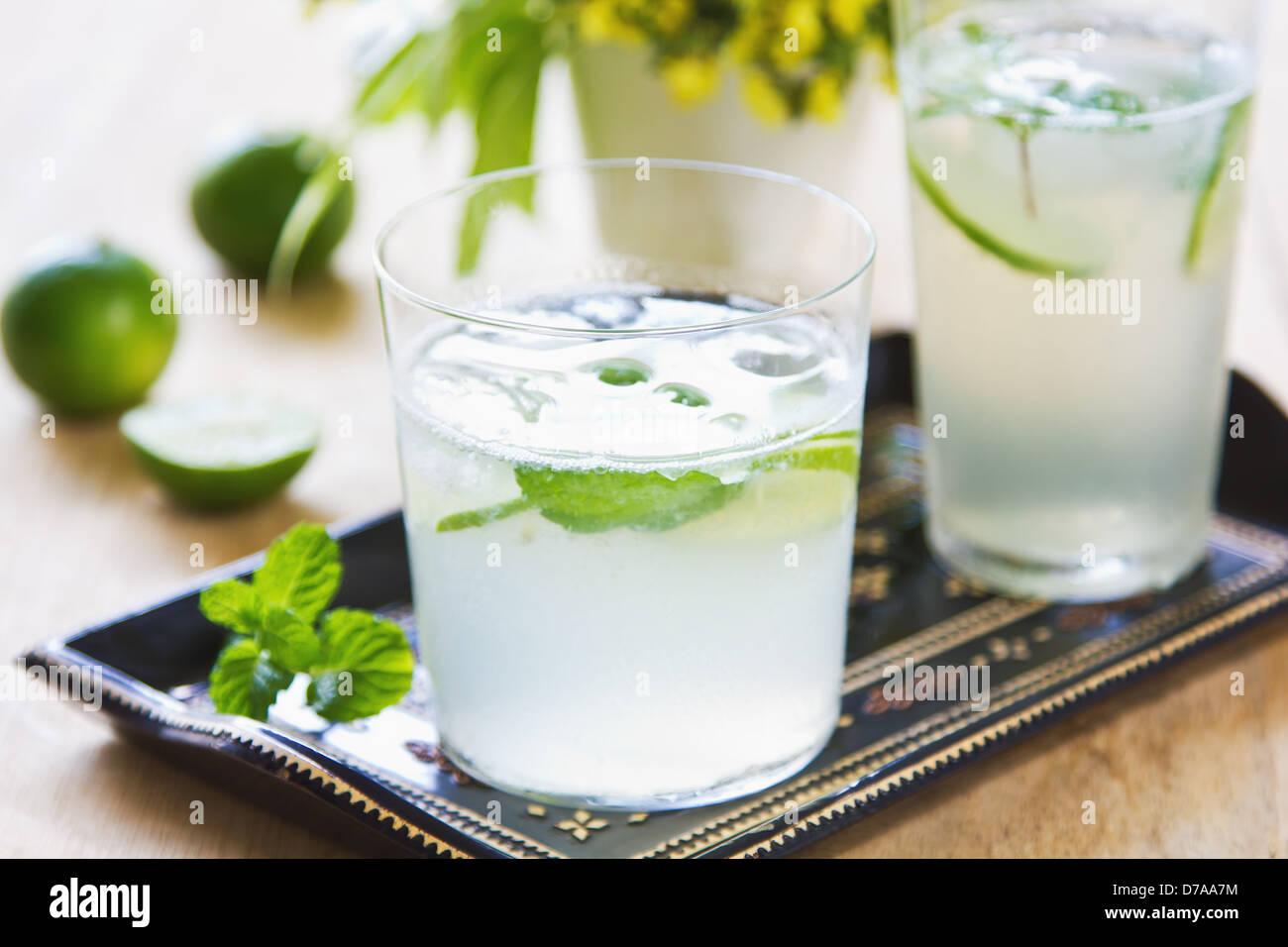 Calce con menta e succo di soda Foto Stock