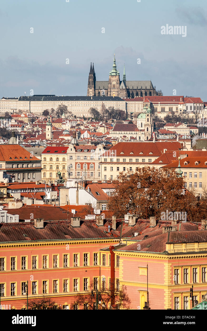Vista della città e del Castello di Praga Foto Stock