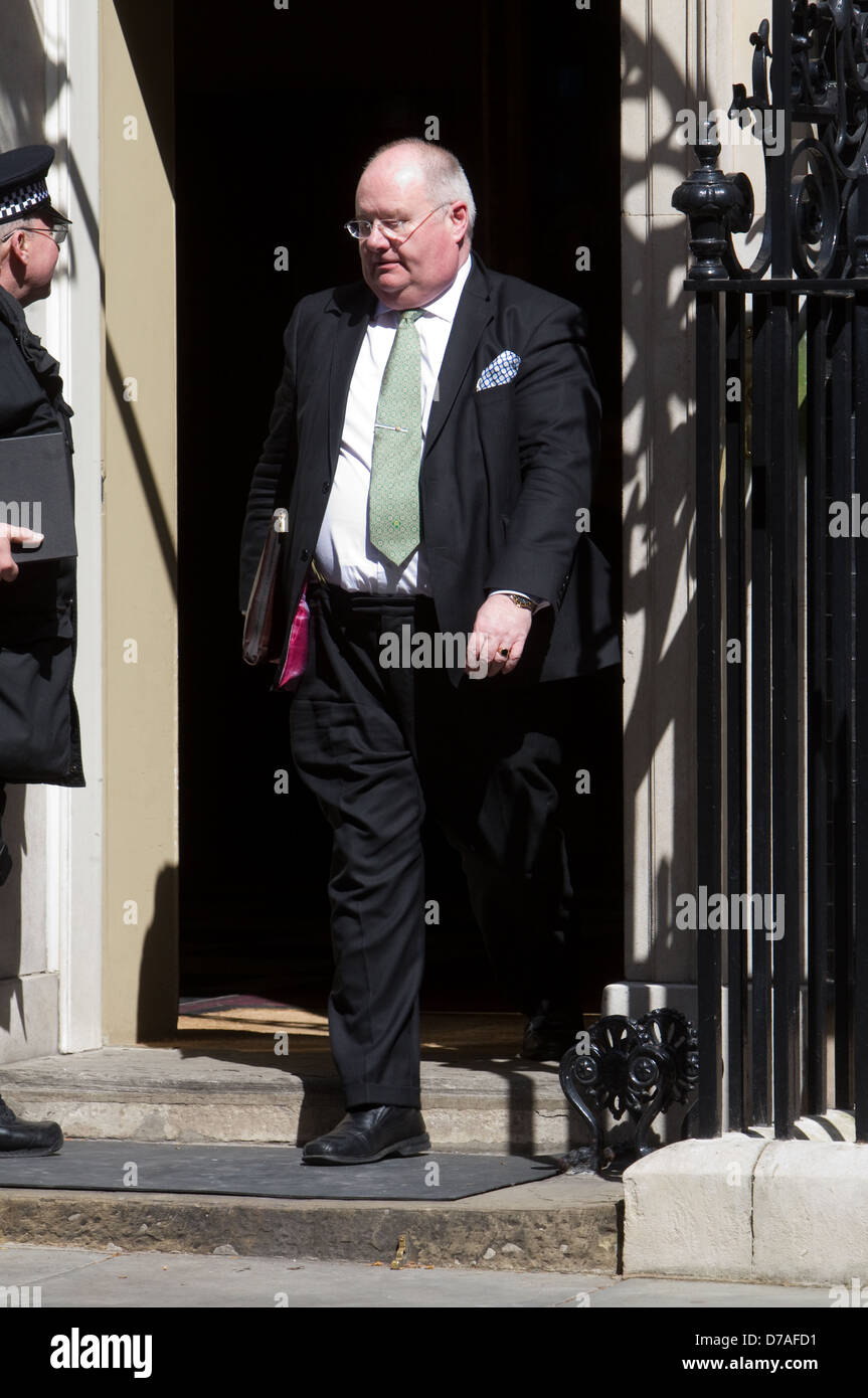Eric Pickles,l'europee segretario,lascia la riunione del gabinetto,Downing Street,Londra Foto Stock