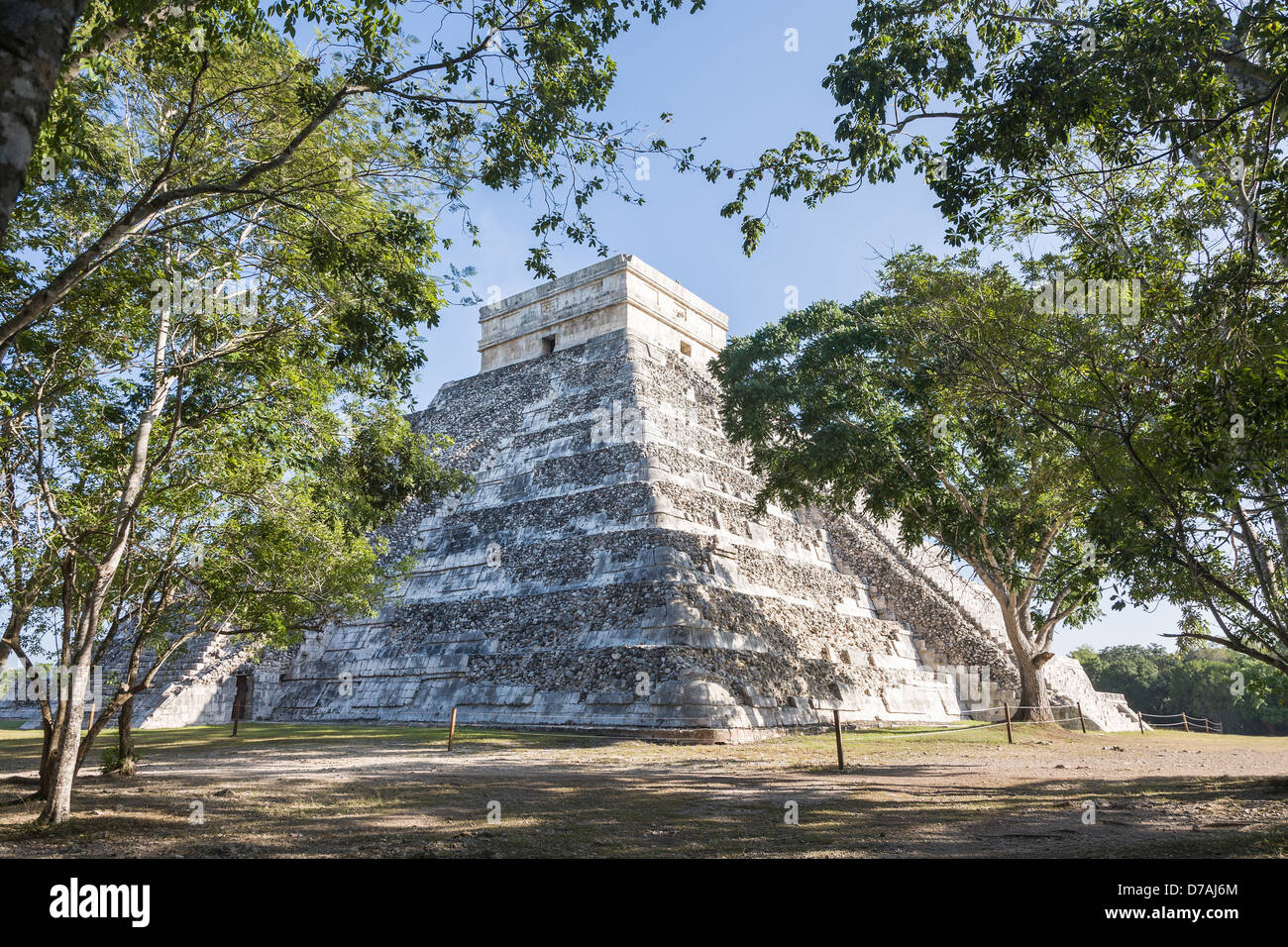 Piramide di Kukulkan a Chichen Itza, la penisola dello Yucatan, Messico - una delle nuove sette meraviglie del mondo Foto Stock