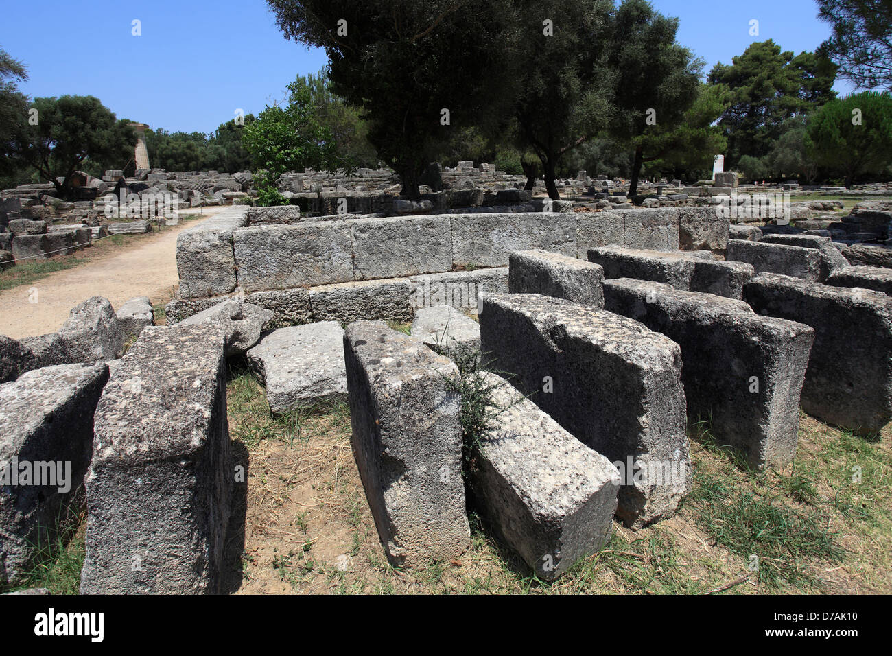 Vista del Bouleuterion area a rovinato centro atletico dell'antica Olympia, Grecia continentale, l'Europa. Foto Stock