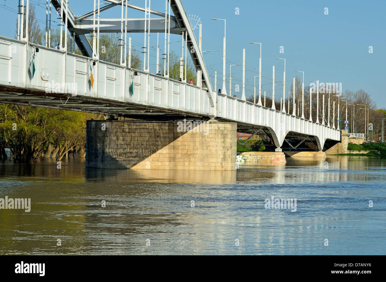 Le inondazioni del fiume Tisza a Szeged Ungheria Paesi CEE Inner City Bridge Foto Stock