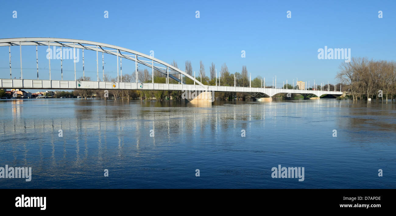 Le inondazioni del fiume Tisza a Szeged Ungheria Paesi CEE città interna vista ponte Foto Stock