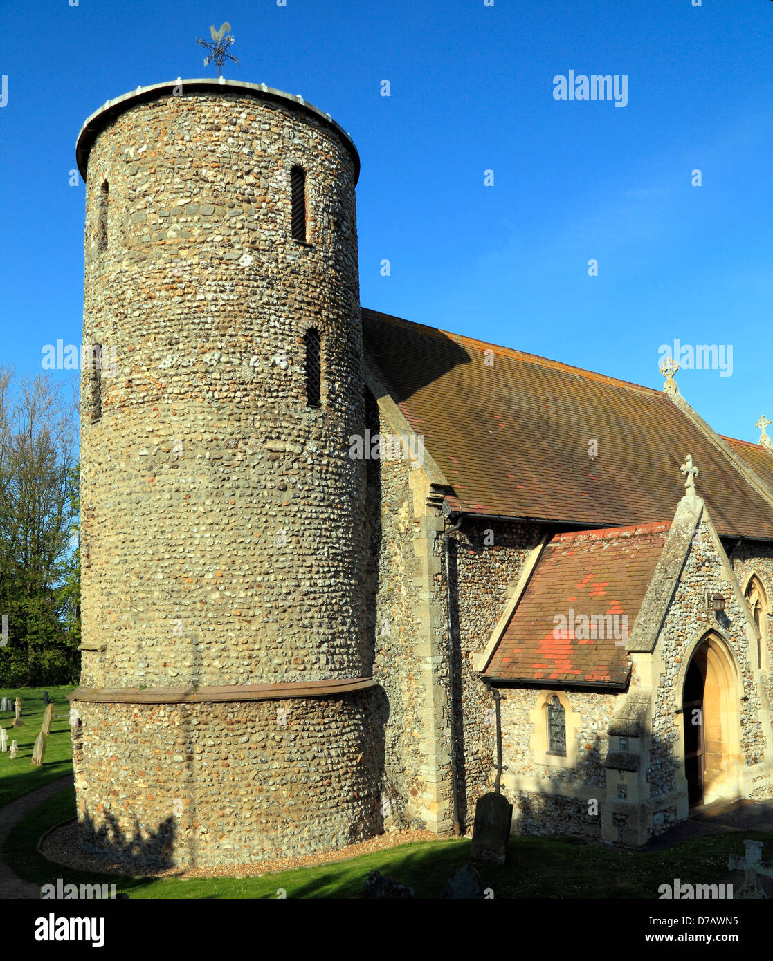 Burnham Deepdale, Norfolk, Anglo Sassone round tower, XI secolo, England Regno Unito, Inglese inizio chiesa medievale torri Foto Stock