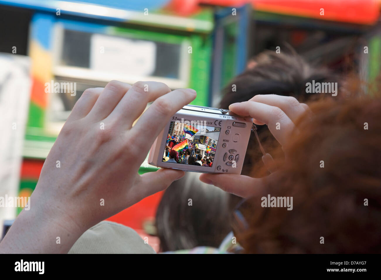 Scattare foto al Gay Pride Parade; toronto ontario canada Foto Stock