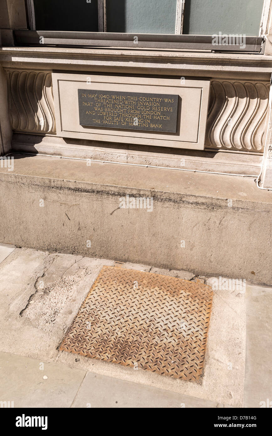 La lapide sulla parete della ex Martins Bank building in acqua di Liverpool Street dove la Gran Bretagna è il tempo di guerra oro è stato memorizzato. Foto Stock