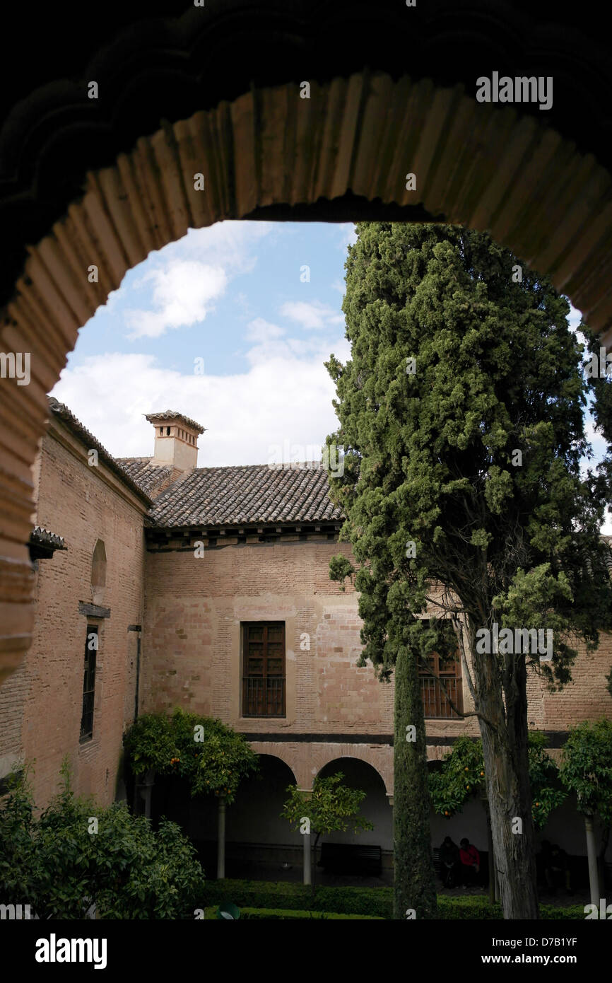 Lussureggiante cortile nel Nasrid Palace, Alhambra di Granada Foto Stock
