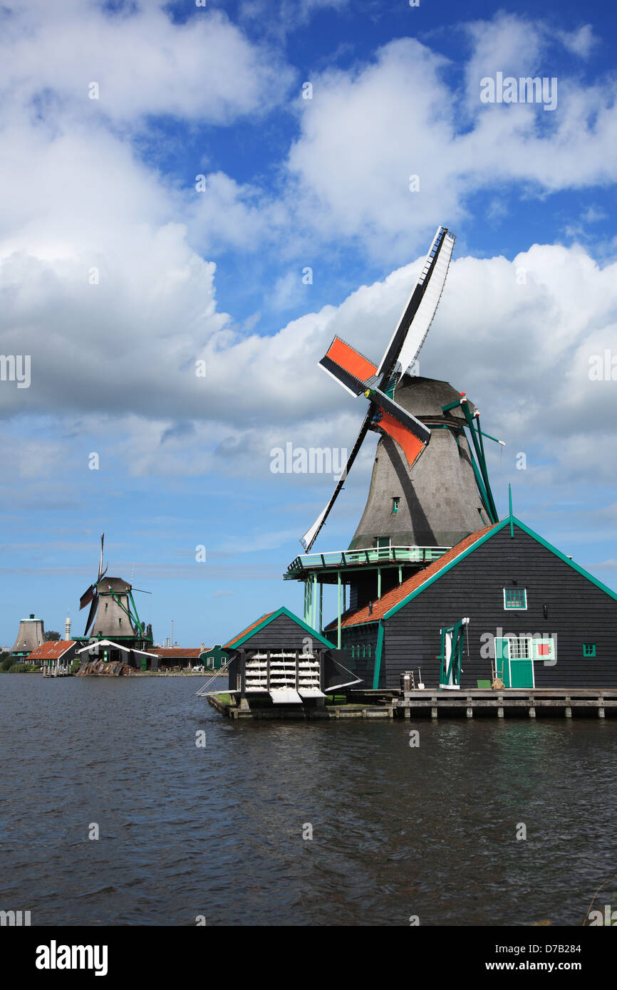 I Paesi Bassi, Noordholland, mulini a vento di Zaanse Schans Foto Stock