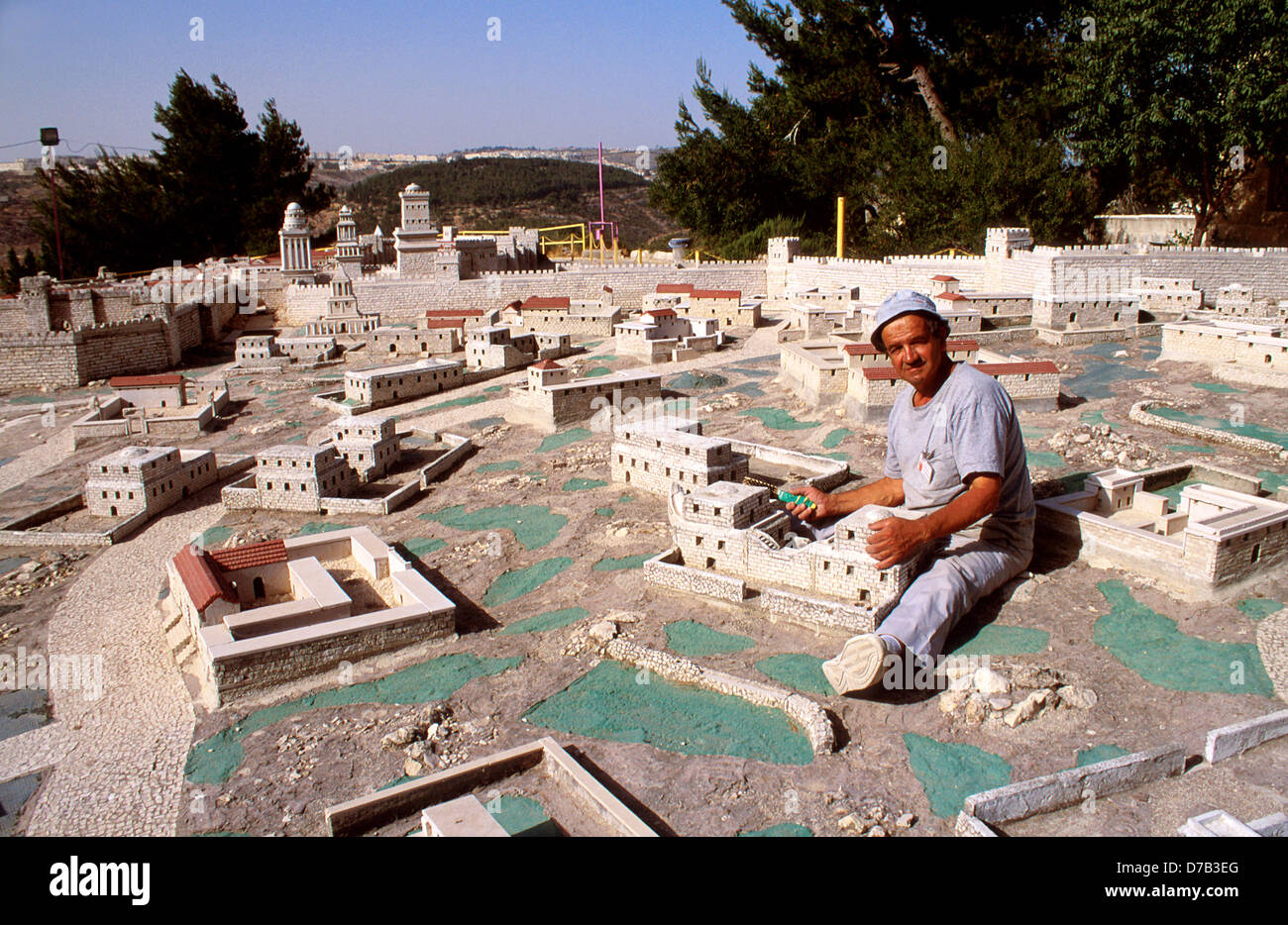 I lavori di manutenzione al modello di Gerusalemme durante il secondo periodo del tempio Foto Stock